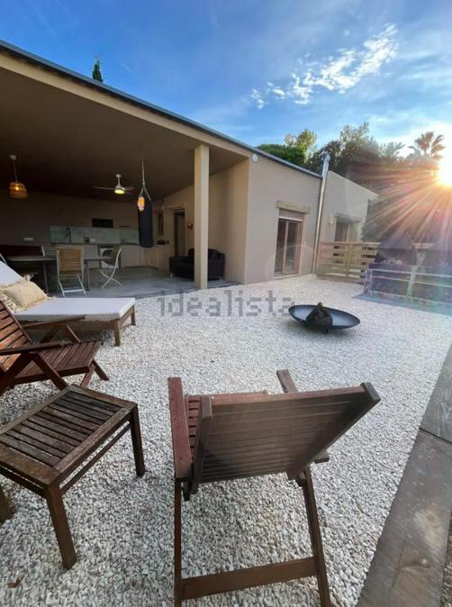 Stylish & idyllic Finca with private garden 5 min walking from South Beach Barcelona in Gava Mar - One-Bedroom House - 15