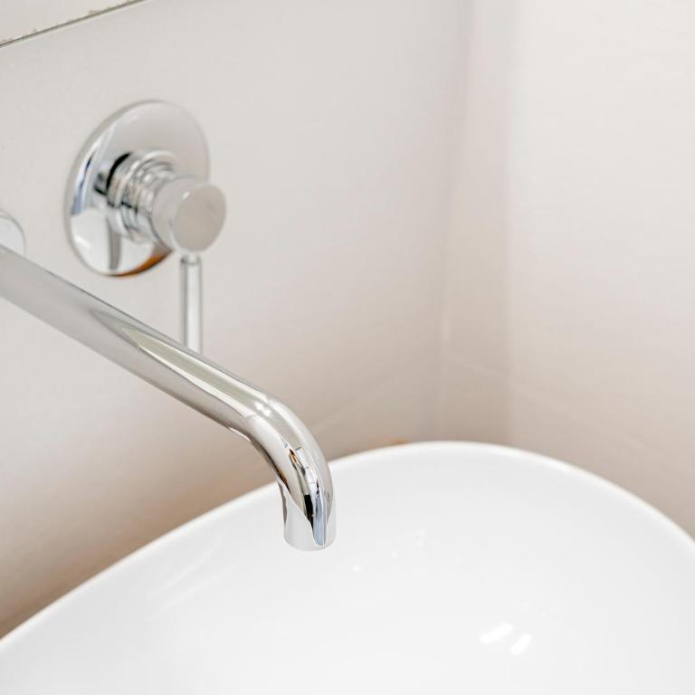Eos - Elegant Apartments & Suites - Monolocale con Vasca Idromassaggio - 36
