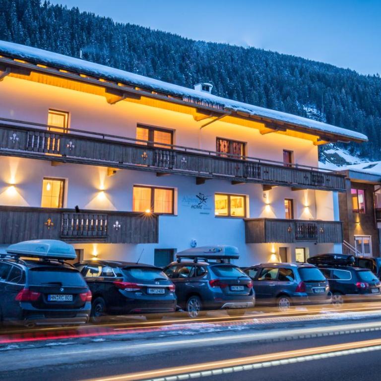 Alpinhome - Ferienhaus - 1