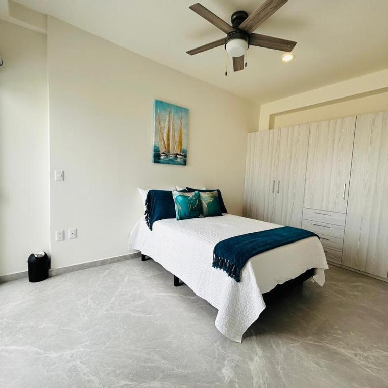 Beautiful 50 steps from the beach Torre Q - Three-Bedroom Apartment - 12