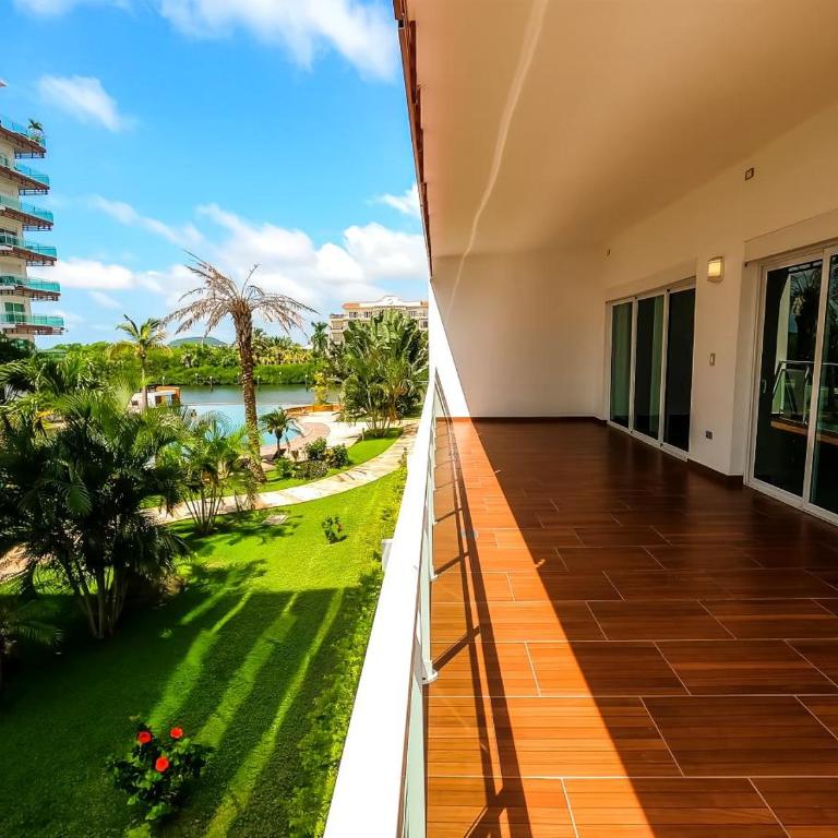 View of the pool and facing the marina - 2009G - Two-Bedroom Apartment - 6
