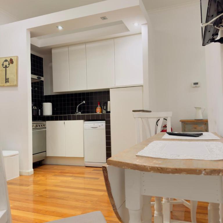 Suite Eroi - Appartamento Familiare con 2 Camere da Letto e Vista - 17