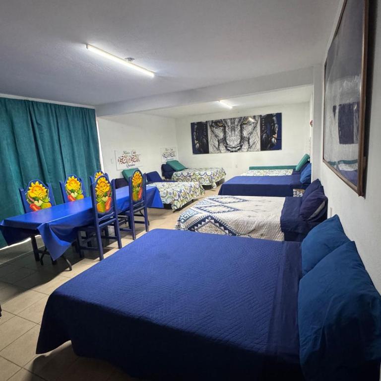 México Lindo - Family Room - 3