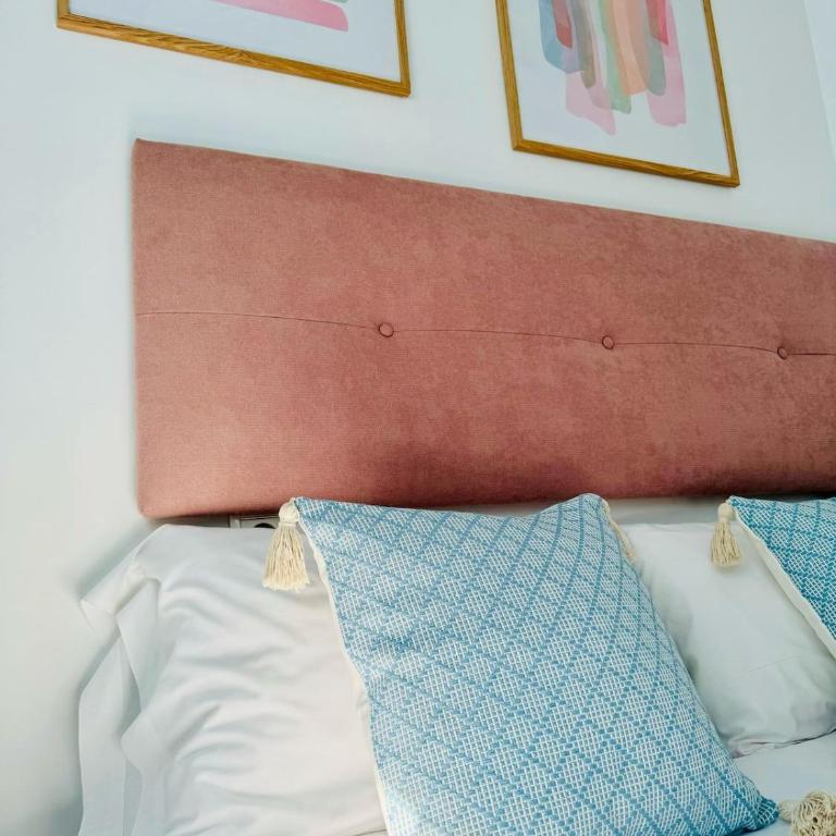 ABAT 3 Cool & Wide Duplex Next to the Cathedral - One-Bedroom Apartment - 11