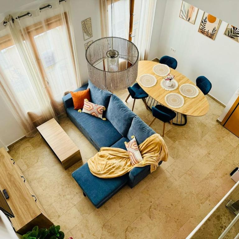 ABAT 3 Cool & Wide Duplex Next to the Cathedral - One-Bedroom Apartment - 15