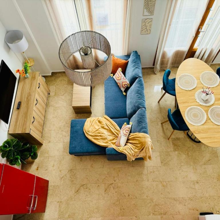 ABAT 3 Cool & Wide Duplex Next to the Cathedral - One-Bedroom Apartment - 17