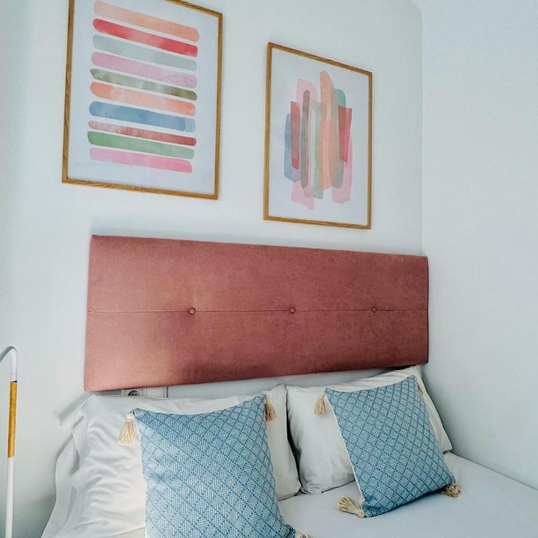 ABAT 3 Cool & Wide Duplex Next to the Cathedral - One-Bedroom Apartment - 19