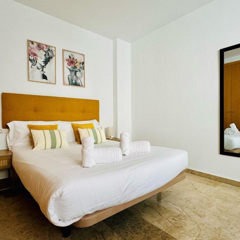 ABAT 3 Cool & Wide Duplex Next to the Cathedral - One-Bedroom Apartment - 23