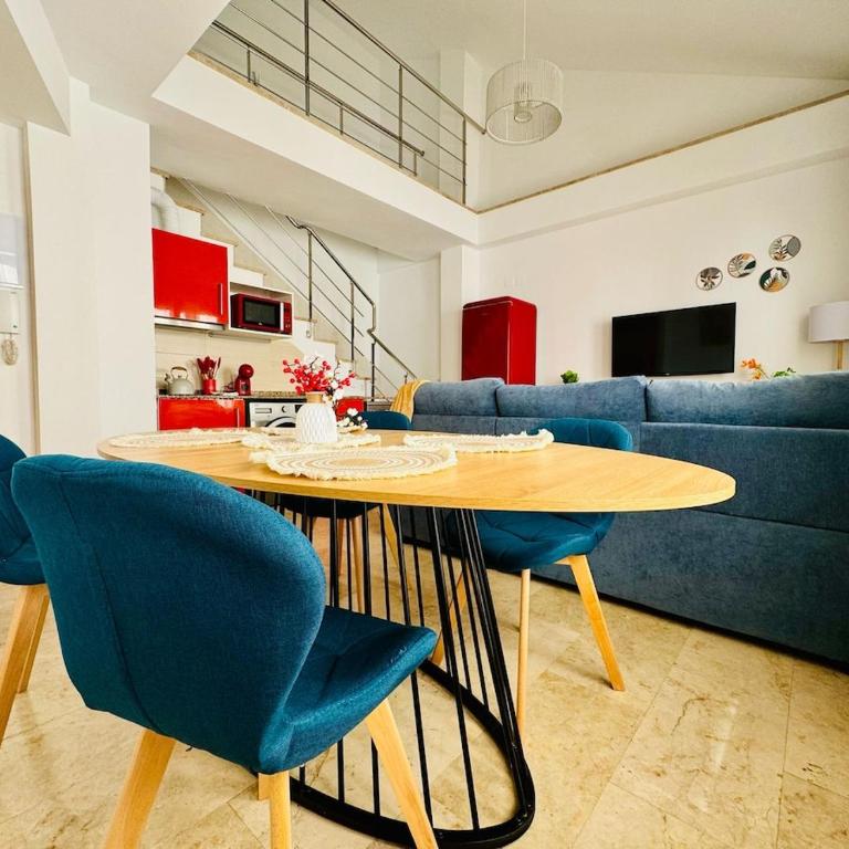 ABAT 3 Cool & Wide Duplex Next to the Cathedral - One-Bedroom Apartment - 39