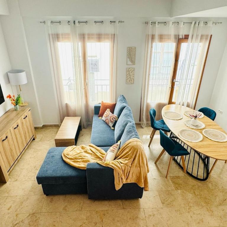 ABAT 3 Cool & Wide Duplex Next to the Cathedral - One-Bedroom Apartment - 46