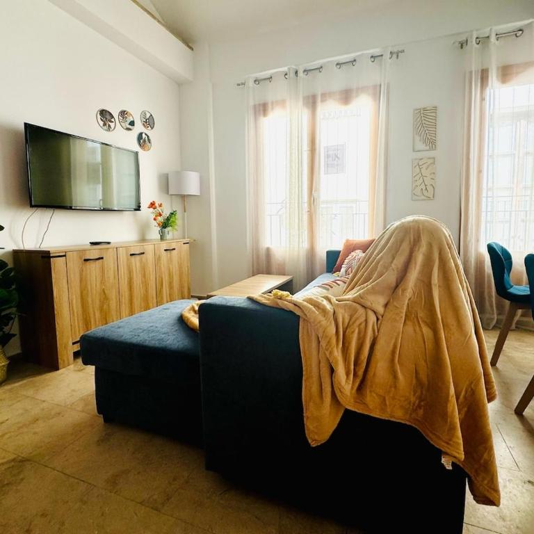 ABAT 3 Cool & Wide Duplex Next to the Cathedral - One-Bedroom Apartment - 48