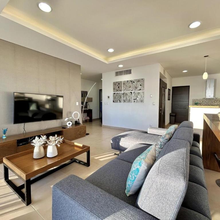 Depa con espectacular vista al mar a pie de playa Torre perla 1102 - Three-Bedroom Apartment - 1