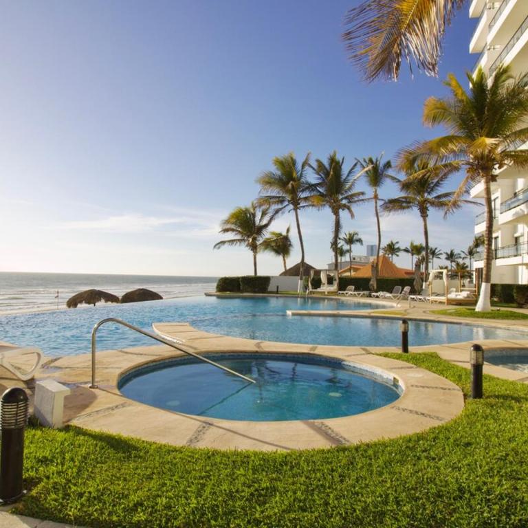 Depa con espectacular vista al mar a pie de playa Torre perla 1102 - Three-Bedroom Apartment - 8