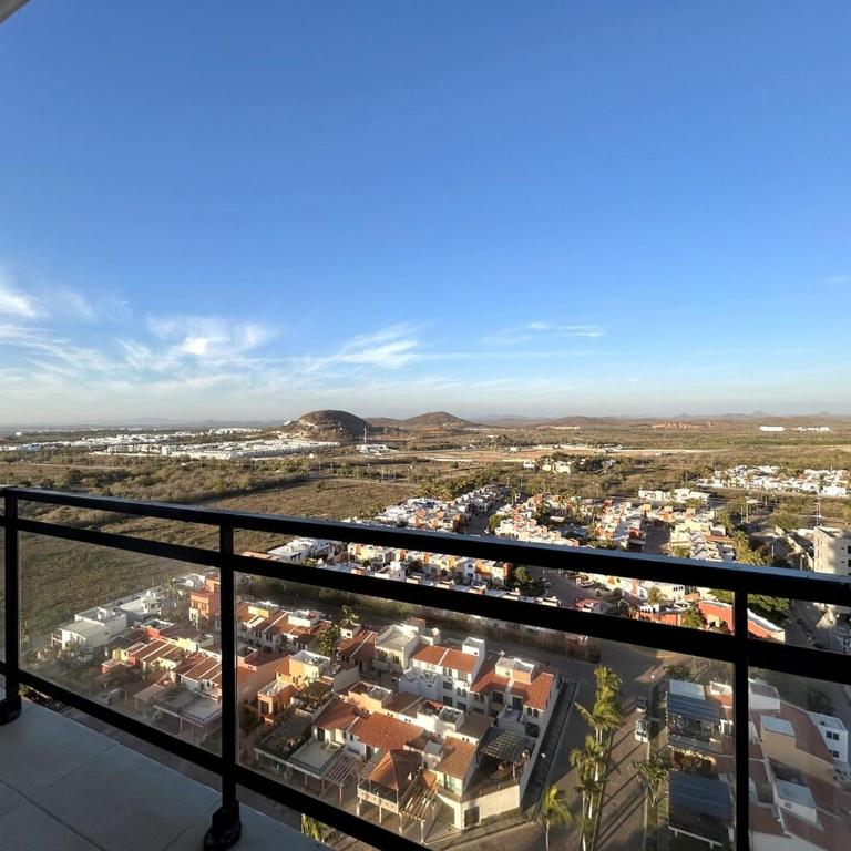 Depa con espectacular vista al mar a pie de playa Torre perla 1102 - Three-Bedroom Apartment - 11