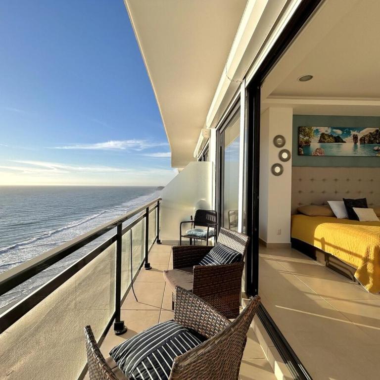 Depa con espectacular vista al mar a pie de playa Torre perla 1102 - Three-Bedroom Apartment - 14
