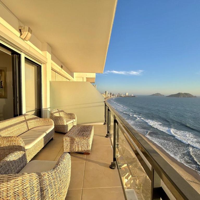 Depa con espectacular vista al mar a pie de playa Torre perla 1102 - Three-Bedroom Apartment - 16