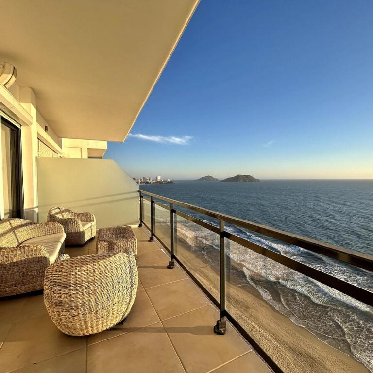 Depa con espectacular vista al mar a pie de playa Torre perla 1102 - Three-Bedroom Apartment - 37