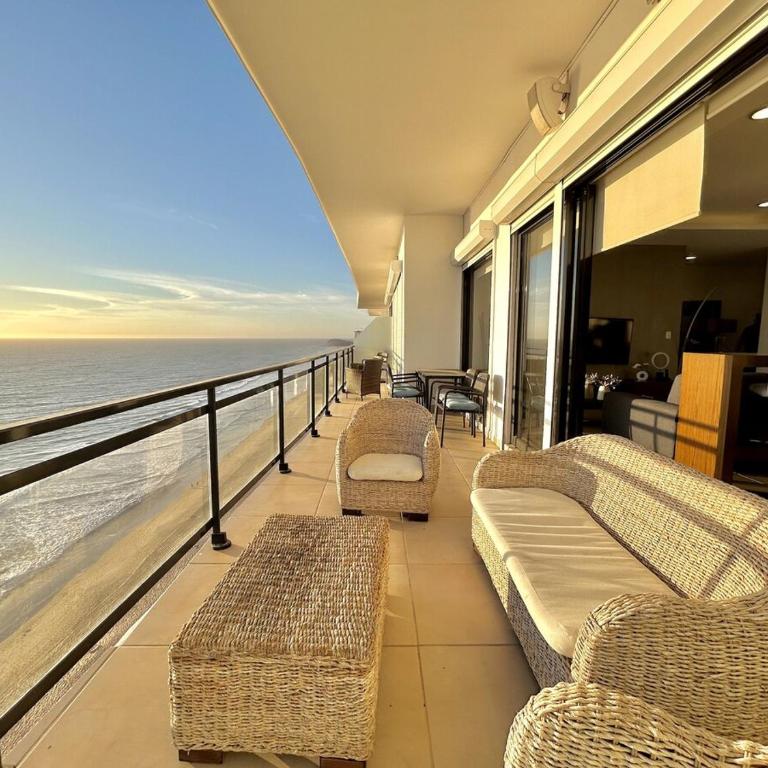 Depa con espectacular vista al mar a pie de playa Torre perla 1102 - Three-Bedroom Apartment - 56