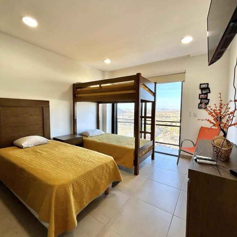 Depa con espectacular vista al mar a pie de playa Torre perla 1102 - Three-Bedroom Apartment - 65