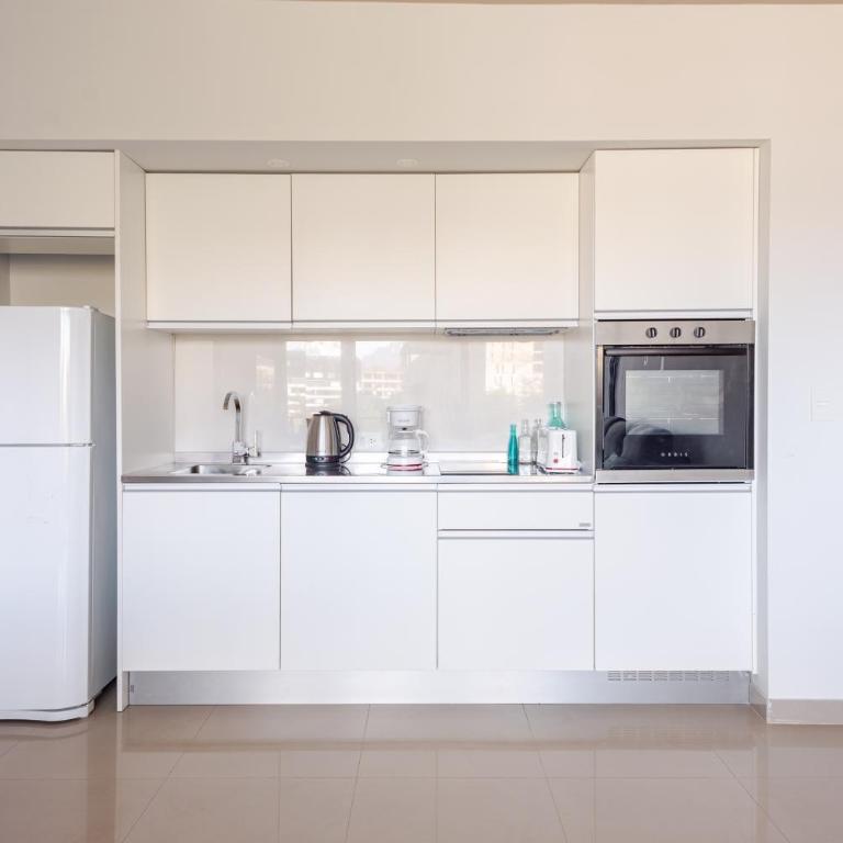 Gray Fox Apartments - Bahía - One-Bedroom Apartment with Balcony and Sea View - 16