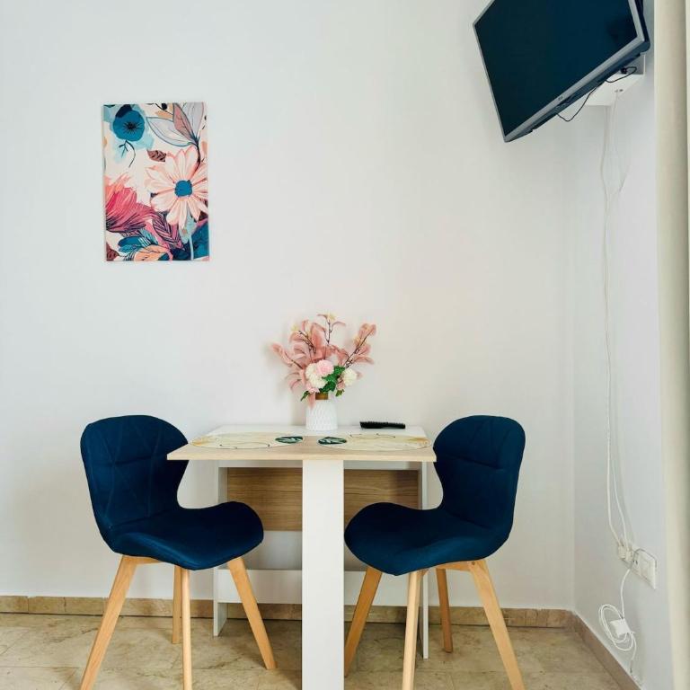 ABAT 4 Cool & Wide Studio in the Historic Center - One-Bedroom Apartment - 13
