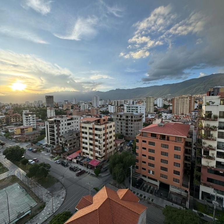 Moderno apartamento de 1 dormitorio con vista a la ciudad - One-Bedroom Apartment - 12