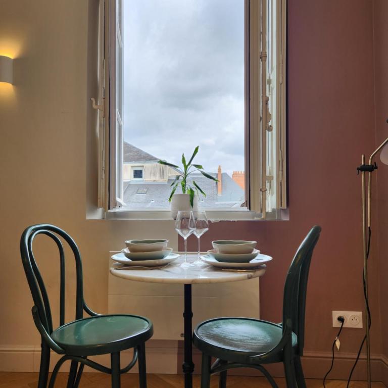 Magnifique studio avec vue sur les toits du Théatre Graslin et la place - Apartment mit 1 Schlafzimmer - 5