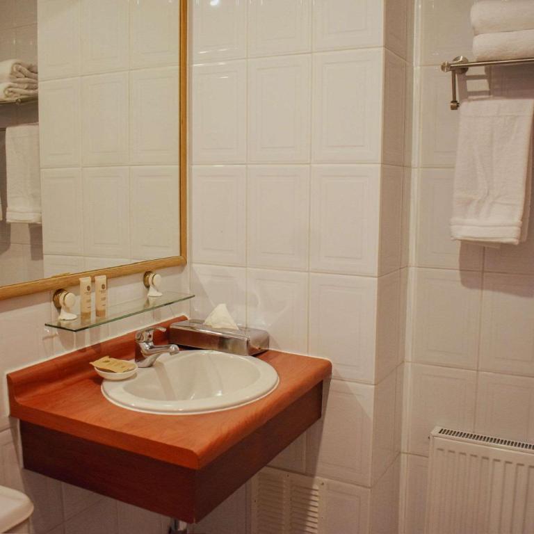Park Inn by Radisson Puerto Varas - Premium Queen Room - Non Smoking - 2