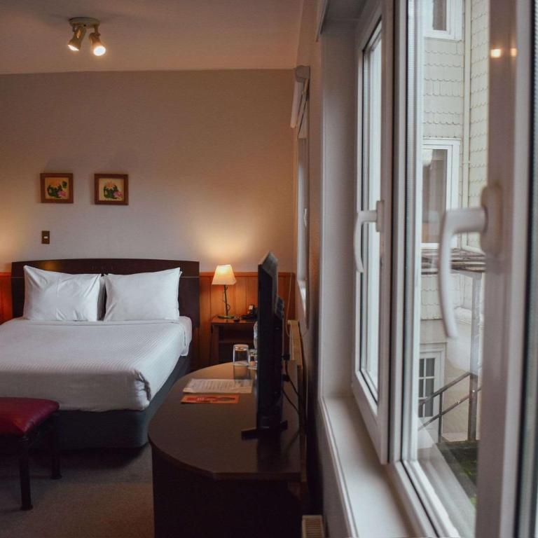Park Inn by Radisson Puerto Varas - Queen Room - Non-Smoking - 4