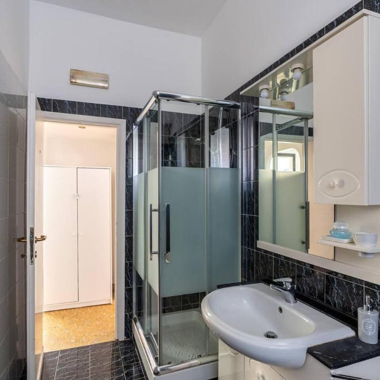 Brunella Cozy Apartment-Metro B - One-Bedroom Apartment - 13