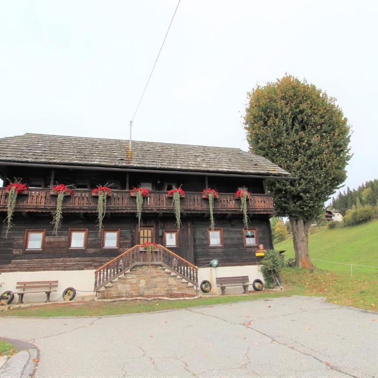 Characterful old farmhouse with 4 apartments in Fresach Carinthia with garden - Ferienhaus mit 6 Schlafzimmern - 1