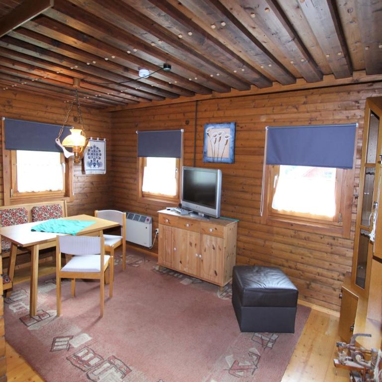 Characterful old farmhouse with 4 apartments in Fresach Carinthia with garden - Ferienhaus mit 6 Schlafzimmern - 4