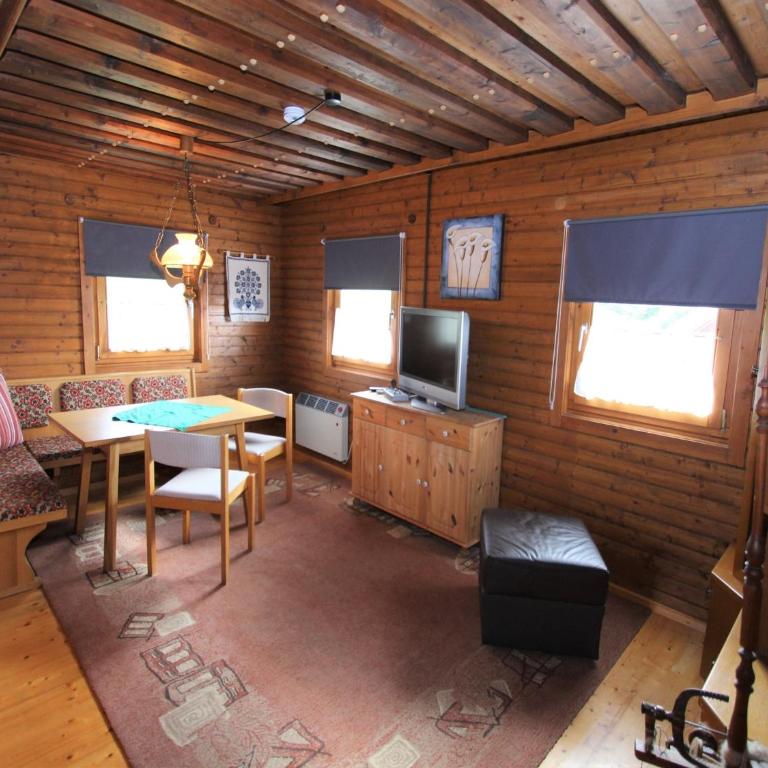 Characterful old farmhouse with 4 apartments in Fresach Carinthia with garden - Ferienhaus mit 6 Schlafzimmern - 2