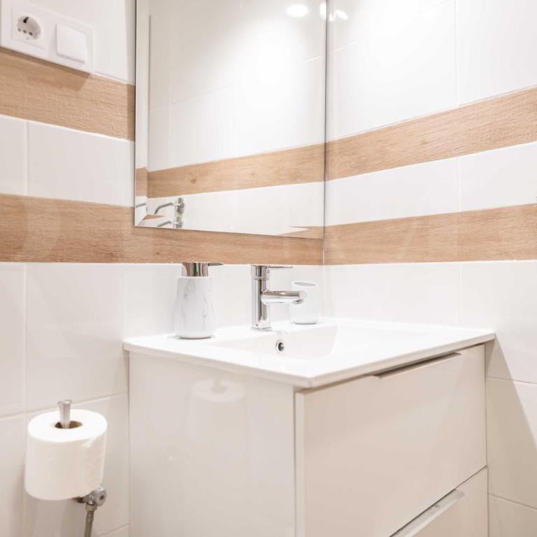 Peaceful apartment with a private patio by REMS - Apartamento de 2 dormitorios - 24