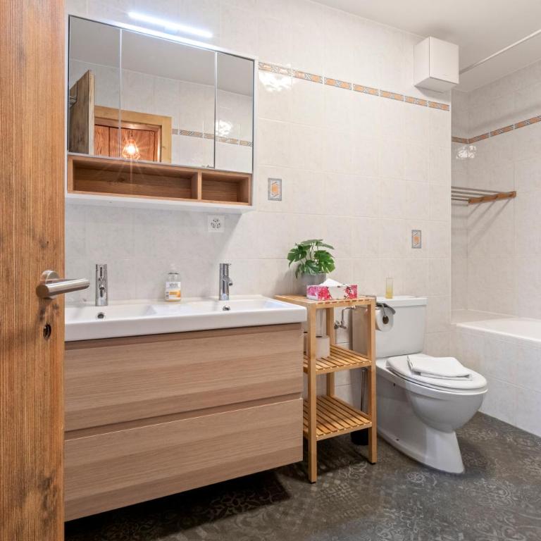 Appartement avec terrasse, proche du centre - One-Bedroom Apartment - 5