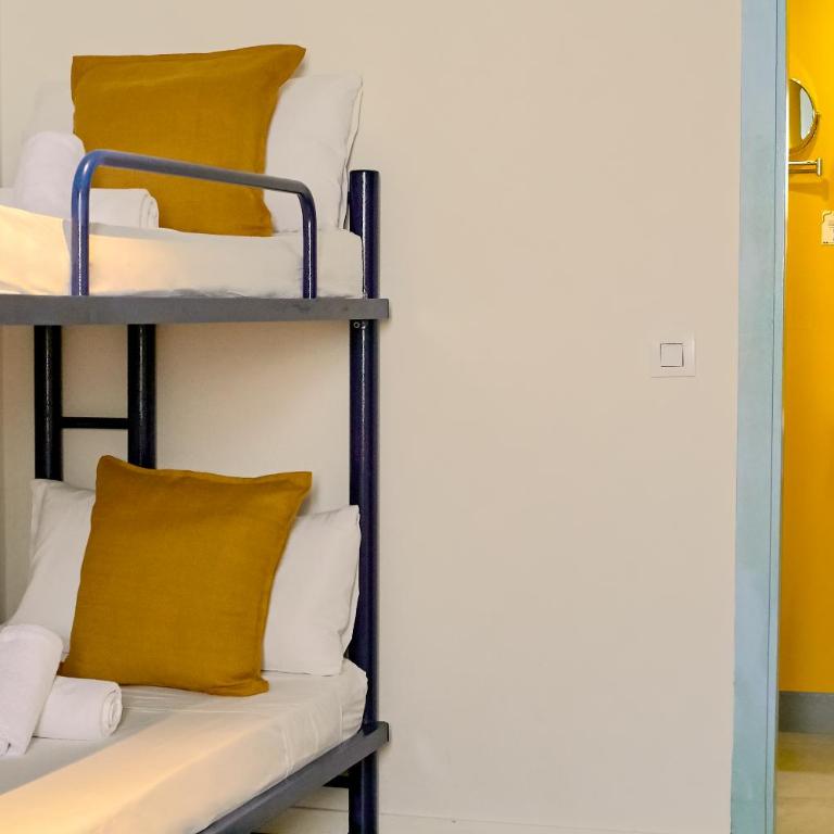 Sun & Moon Hostel - Standard Quadruple Room - 2