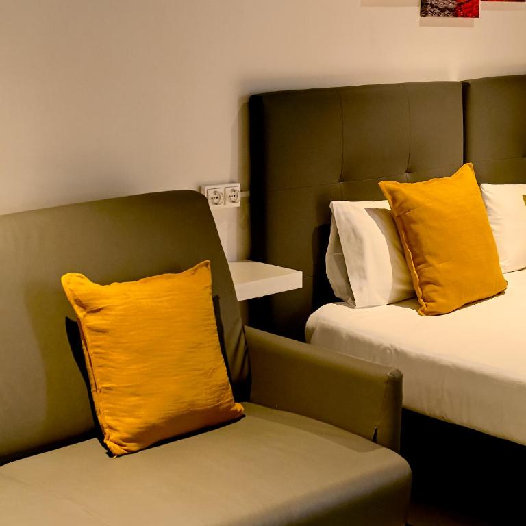 Sun & Moon Hostel - Classic Quadruple Room - 2