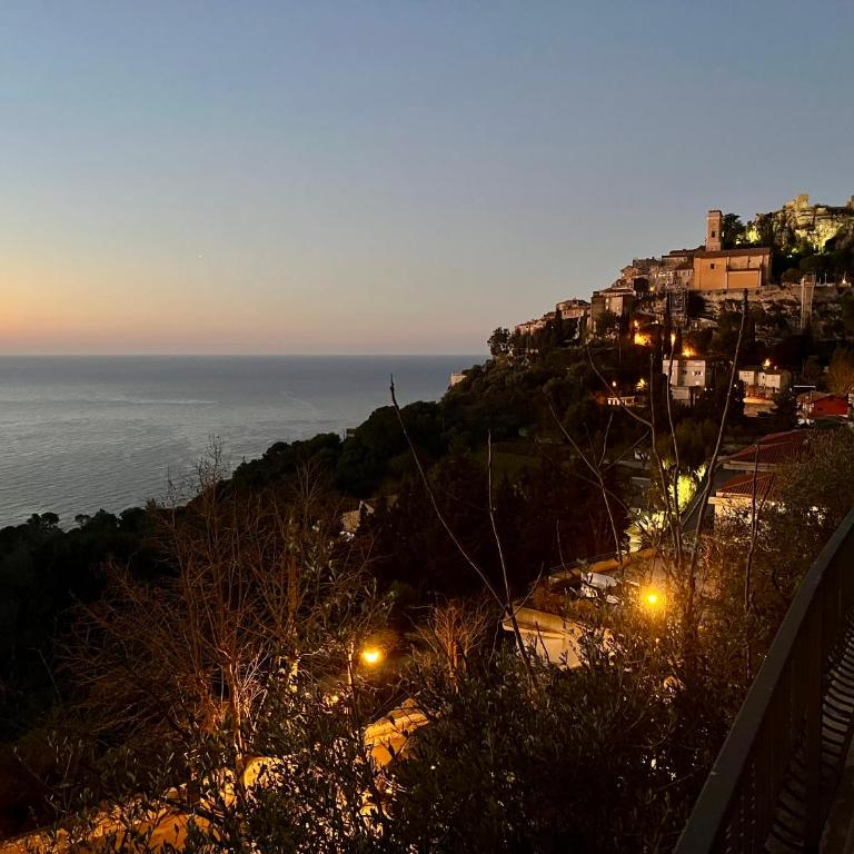 Appartement Eze Village proche Monaco fabuleuse vue mer et vieux village - Appartement 2 Chambres - 16