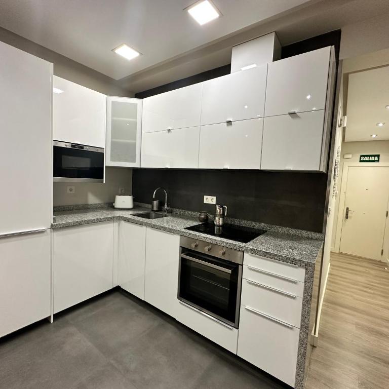 Encantador apartamento en el CENTRO de Bilbao con PARKING opcional - Three-Bedroom Apartment - 4