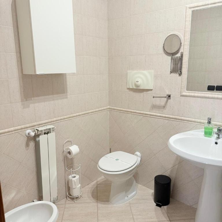 Leonardo Rome Holidays - Comfort Triple Room with Shower - 7