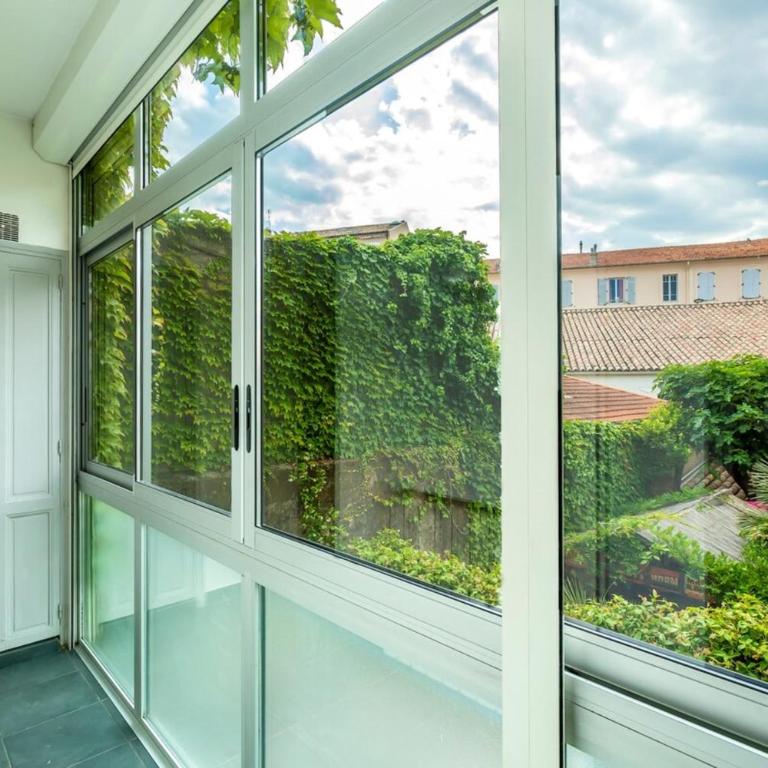 Bright and modern 2 BR in the heart of Antibes! - Apartment - 2