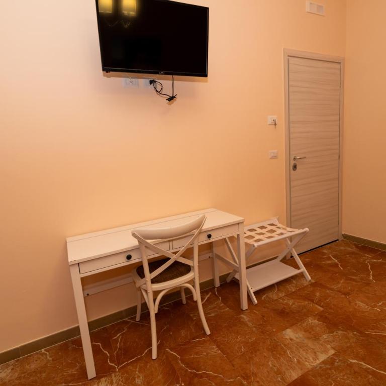 Apulia Concept B&B - Double Room with Balcony - 4