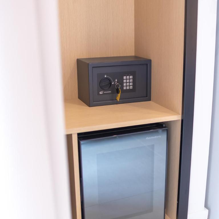 The Ease - Camera Familiare - 2