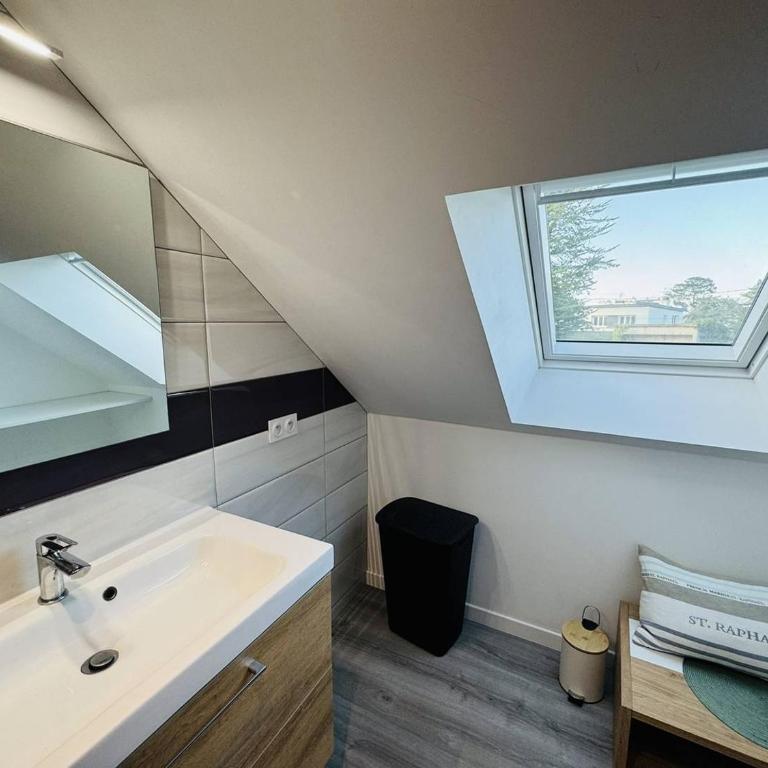 Confortable maison rénovée, jardin clos, 1km plage - Maison 4 Chambres - 30