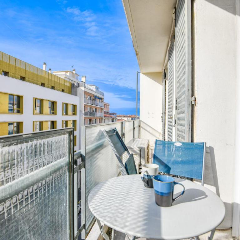 Appart 3 ch avec balcon à la Joliette - Apartment - 1