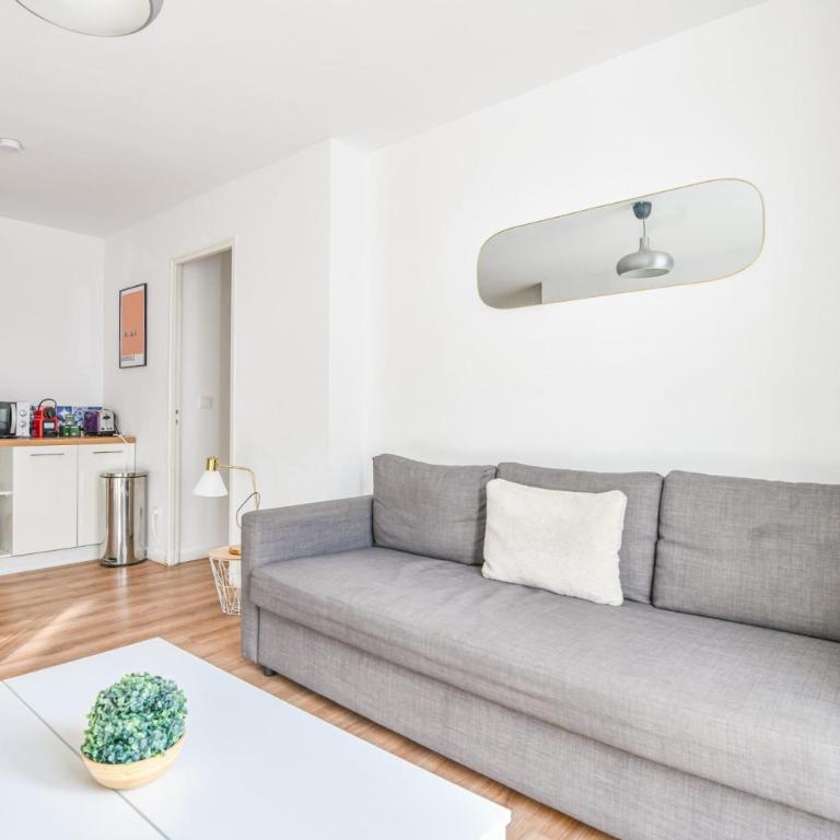 Appart 3 ch avec balcon à la Joliette - Apartment - 3