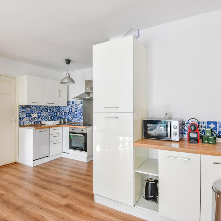 Appart 3 ch avec balcon à la Joliette - Apartment - 8