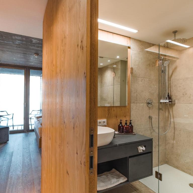 Seehotel Einwaller - adults only - Doppelzimmer Achensee mit seitlichem Seeblick - 4