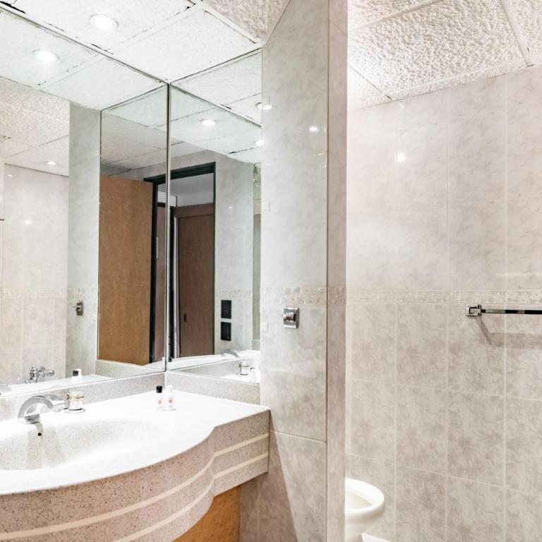 Capital O Andrade, Mexico City - Deluxe double - 7