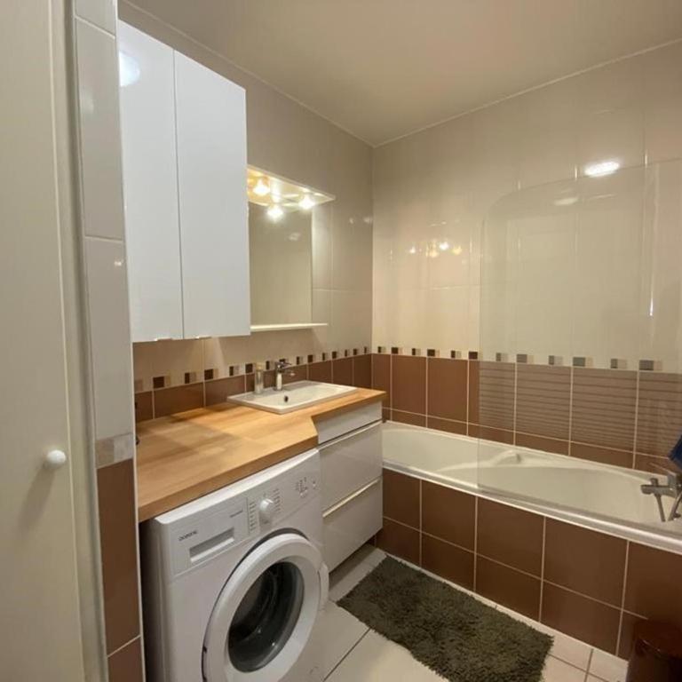 Superbe appartement très spacieux en centre ville - Deluxe One-Bedroom Apartment with Garden View - 9